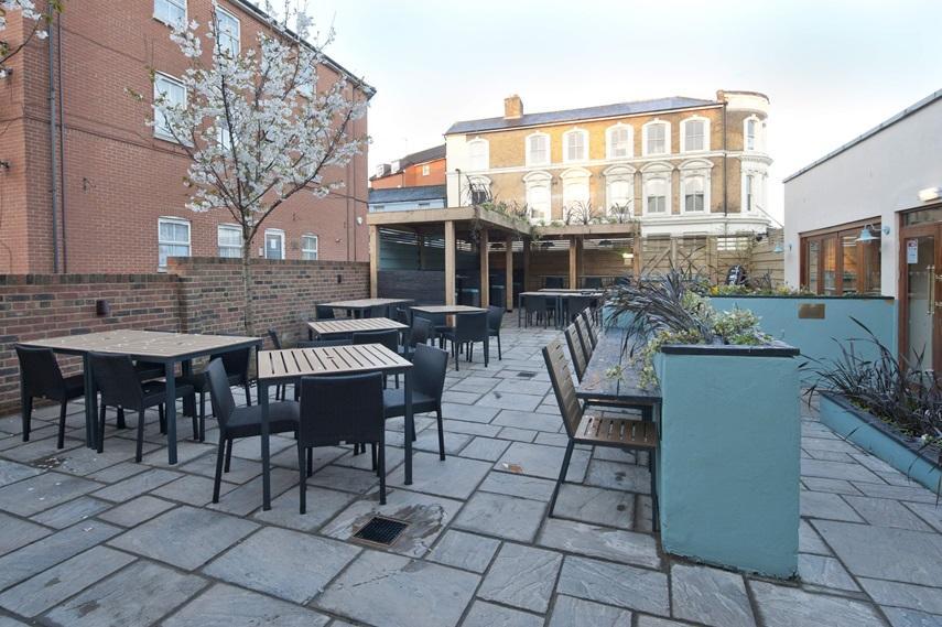 The Queen Hotel Wetherspoon Aldershot Exterior photo